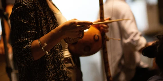 A importância do berimbau na capoeira regional e angola