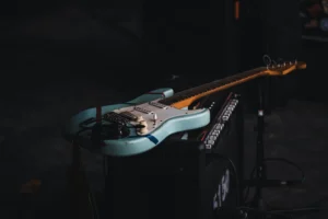Guitarras Epiphone vs Cort: custo-benefício