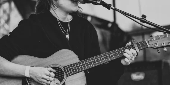 Música e emoções: atividade infantil para criar diferentes finais